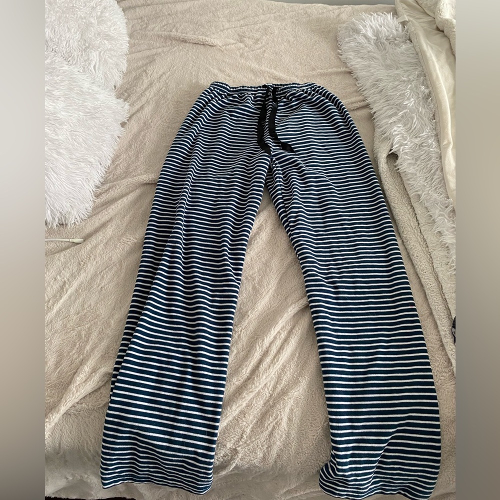 Very cosy with drawstring pyjamas! Navy and white